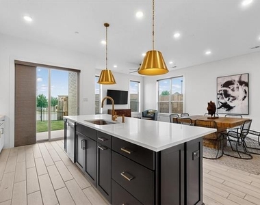 1077 Maverick Drive - Photo Thumbnail 16