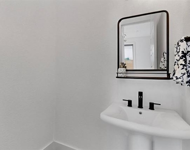 1077 Maverick Drive - Photo Thumbnail 18