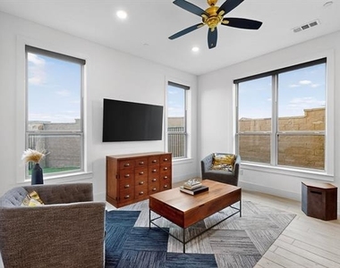 1077 Maverick Drive - Photo Thumbnail 7