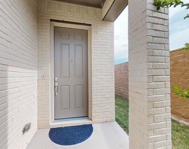 1077 Maverick Drive - Photo Thumbnail 4