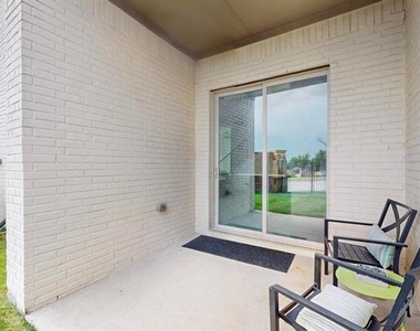 1077 Maverick Drive - Photo Thumbnail 35