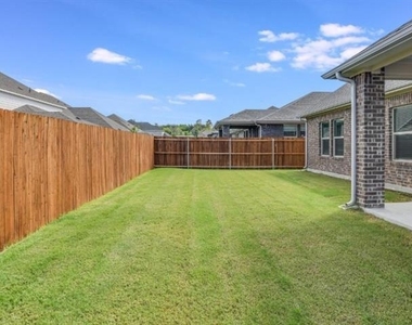 4110 Broadleaf Drive - Photo Thumbnail 17