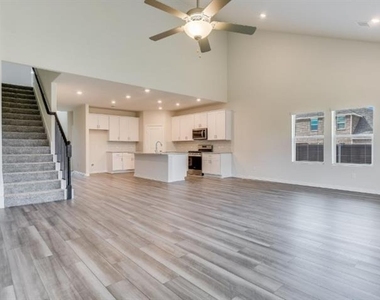 4110 Broadleaf Drive - Photo Thumbnail 7
