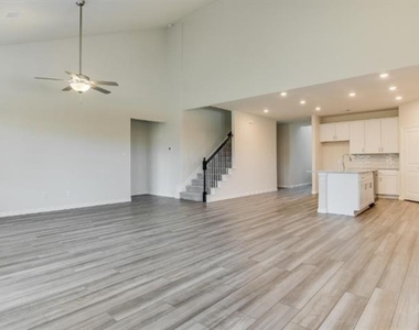 4110 Broadleaf Drive - Photo Thumbnail 9