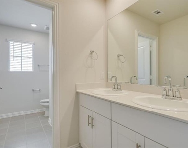 4110 Broadleaf Drive - Photo Thumbnail 15