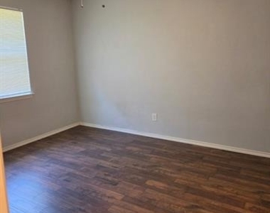 7208 Ne Loop 820 - Photo Thumbnail 8