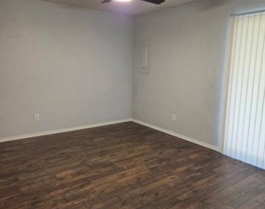 7208 Ne Loop 820 - Photo Thumbnail 5