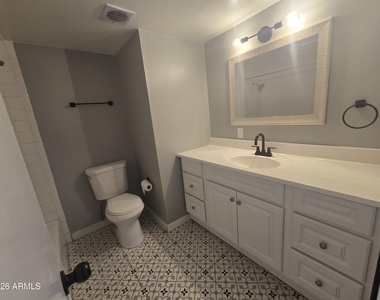 4848 N Woodmere Fairway -- - Photo Thumbnail 7