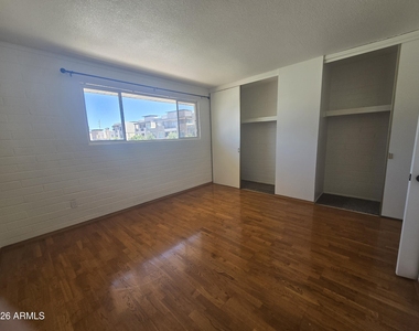 4848 N Woodmere Fairway -- - Photo Thumbnail 5