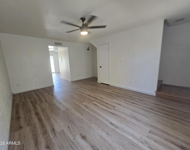 4848 N Woodmere Fairway -- - Photo Thumbnail 2