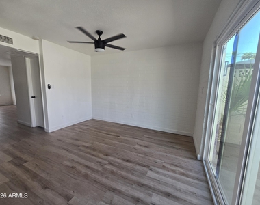 4848 N Woodmere Fairway -- - Photo Thumbnail 4