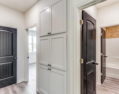 112 Dealva Court - Photo Thumbnail 22