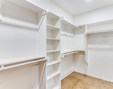 112 Dealva Court - Photo Thumbnail 17