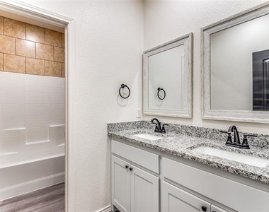 112 Dealva Court - Photo Thumbnail 23