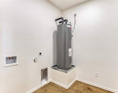 112 Dealva Court - Photo Thumbnail 12