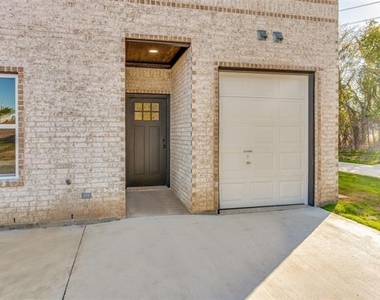 112 Dealva Court - Photo Thumbnail 2