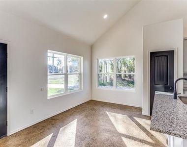 112 Dealva Court - Photo Thumbnail 4