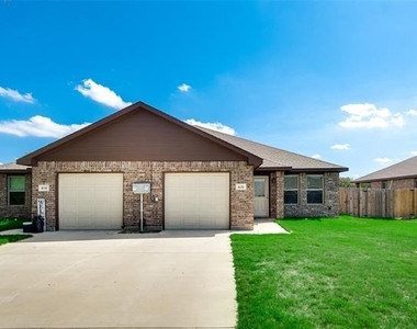 616 N 6th Street - Photo Thumbnail 1