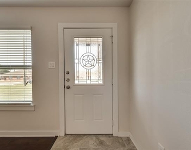 616 N 6th Street - Photo Thumbnail 2