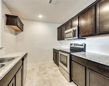 616 N 6th Street - Photo Thumbnail 6