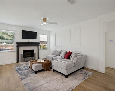 1006 Partridge Drive - Photo Thumbnail 8