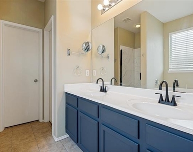 1006 Partridge Drive - Photo Thumbnail 12