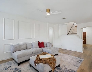 1006 Partridge Drive - Photo Thumbnail 4
