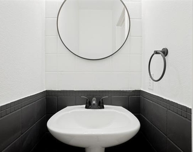 1006 Partridge Drive - Photo Thumbnail 7