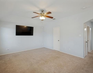 1006 Partridge Drive - Photo Thumbnail 13