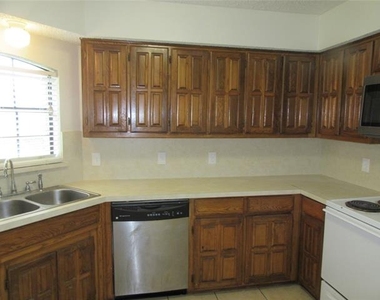 1428 Camelia Drive - Photo Thumbnail 2