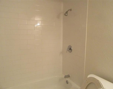 1428 Camelia Drive - Photo Thumbnail 4