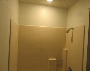 1428 Camelia Drive - Photo Thumbnail 6