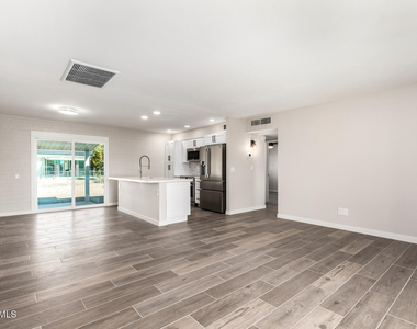 11016 W Sun City Boulevard - Photo Thumbnail 5