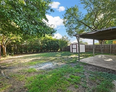1305 Clark Trail - Photo Thumbnail 15