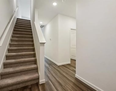 4606 Wildrose Drive - Photo Thumbnail 12