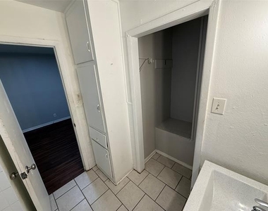 306 E Mitchell Street - Photo Thumbnail 5