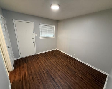 306 E Mitchell Street - Photo Thumbnail 3