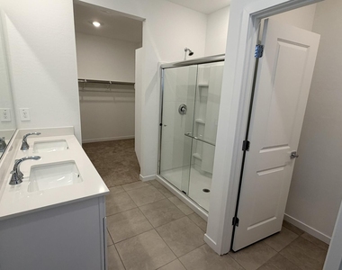 37043 W Vera Cruz Drive - Photo Thumbnail 7