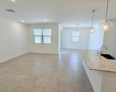 37043 W Vera Cruz Drive - Photo Thumbnail 15