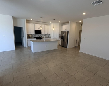 37043 W Vera Cruz Drive - Photo Thumbnail 3