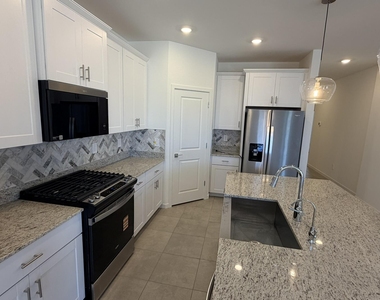 37043 W Vera Cruz Drive - Photo Thumbnail 2