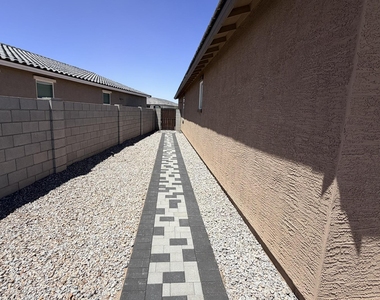 37043 W Vera Cruz Drive - Photo Thumbnail 12