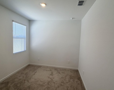 37043 W Vera Cruz Drive - Photo Thumbnail 4