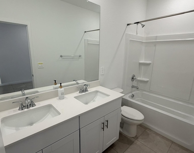 37043 W Vera Cruz Drive - Photo Thumbnail 14