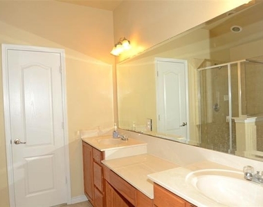 6504 Hickory Hill Drive - Photo Thumbnail 16