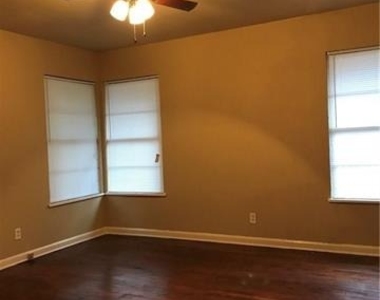 932 Harlandale Avenue - Photo Thumbnail 9