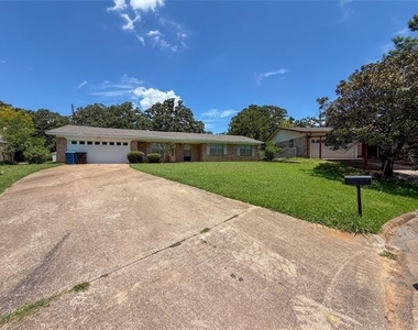 907 Seymore Circle - Photo Thumbnail 1