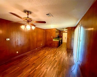 907 Seymore Circle - Photo Thumbnail 7