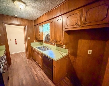 907 Seymore Circle - Photo Thumbnail 10