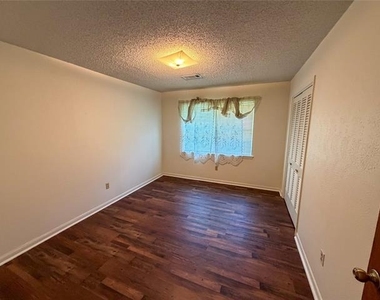 907 Seymore Circle - Photo Thumbnail 14